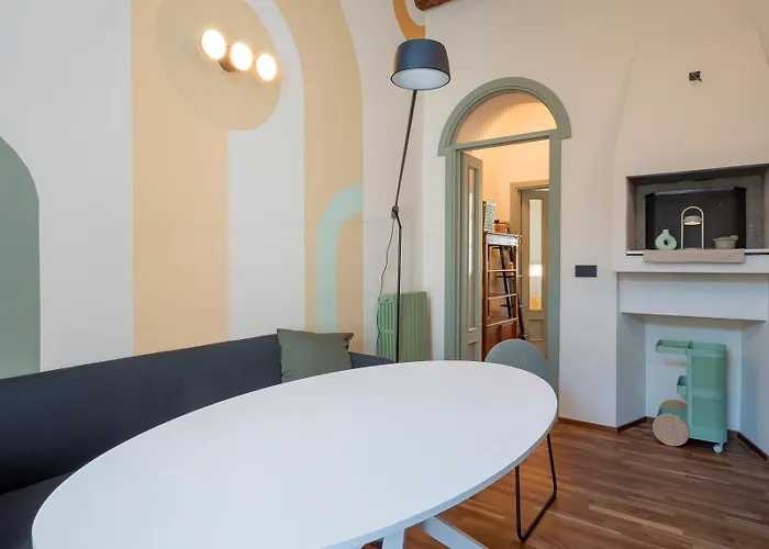 Xenia - Renovated Two-room In Sant'ambrogio Appartement