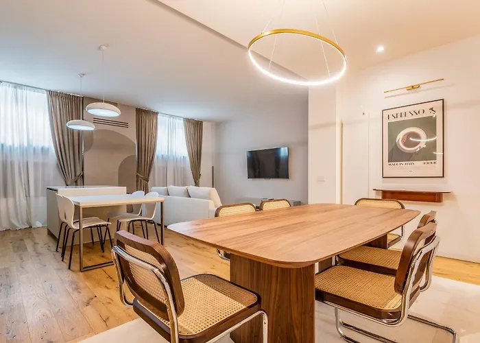 Brand New Via Melzi D'eril 18 4 Pax Apartman