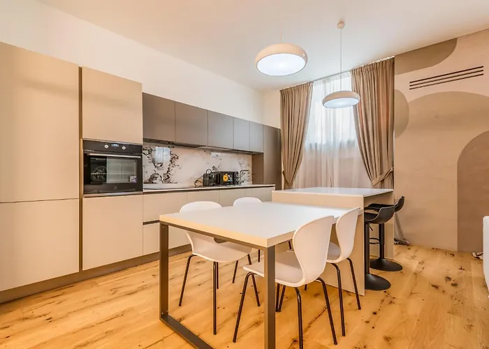 Brand New Via Melzi D'eril 18 4 Pax