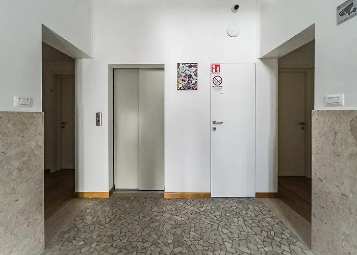 בית הארחה Rrrapido Holy And - Via Sardegna מילאנו