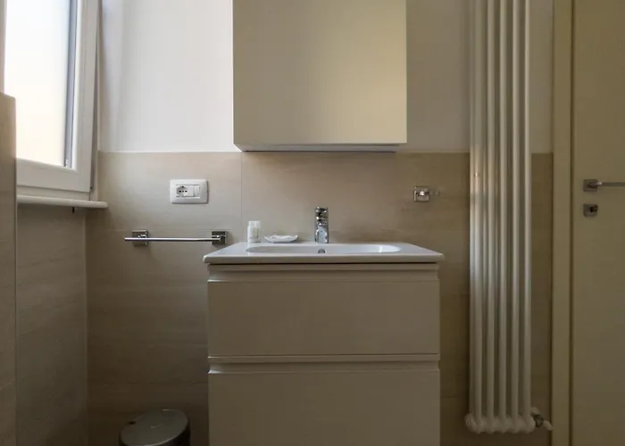 בית הארחה Rrrapido Holy And - Via Sardegna מילאנו