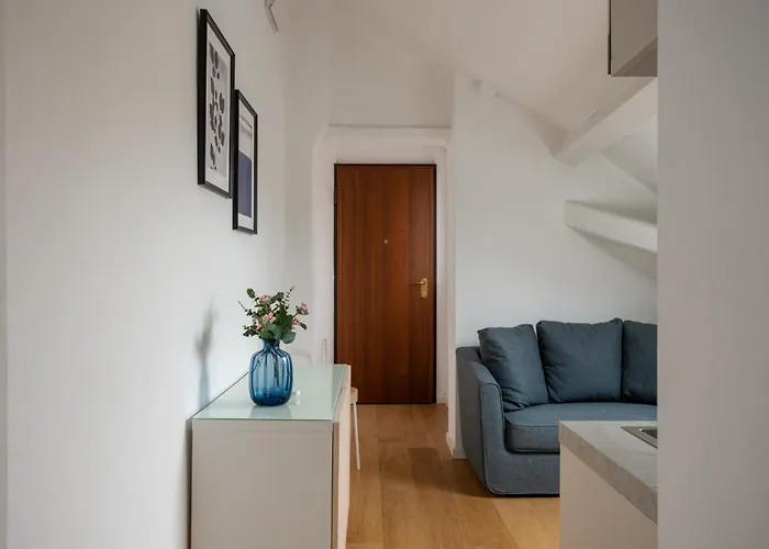 Via Crespi Attic - M1 Pasteur - 10min To Duomo Apartamento *