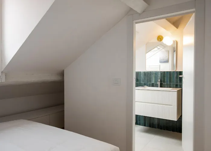 Via Crespi Attic - M1 Pasteur - 10min To Duomo Appartement Milaan