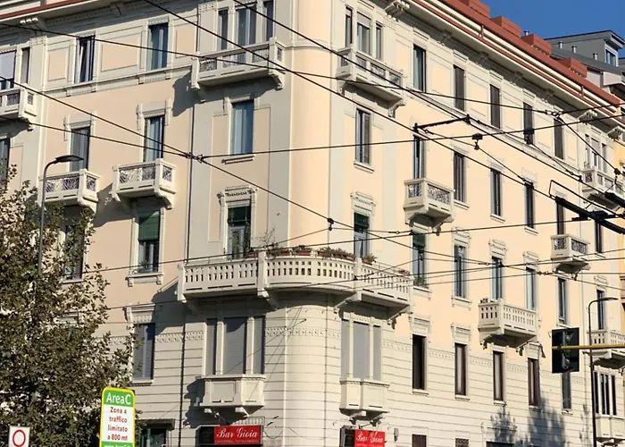 Stylish Flat In Porta Romana-fondazione Prada Milan