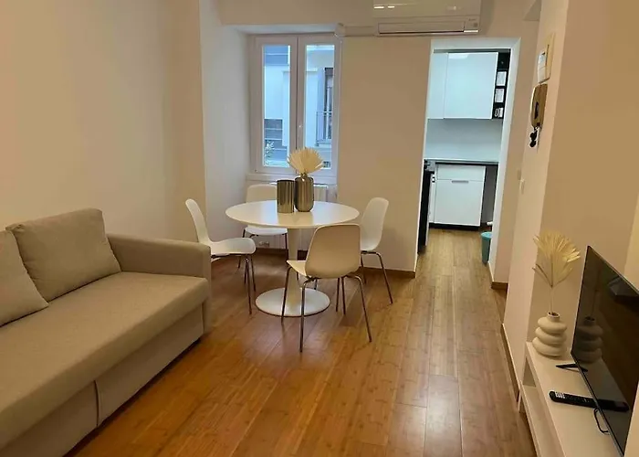 Spacious 2br 2ba Porta Venezia Walk To Fs