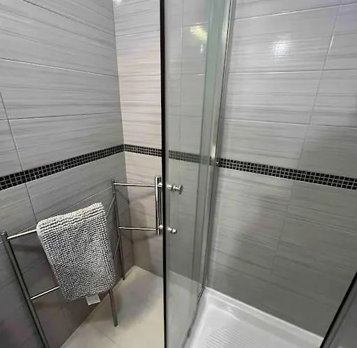 Spacious 2br 2ba Porta Venezia Walk To Fs