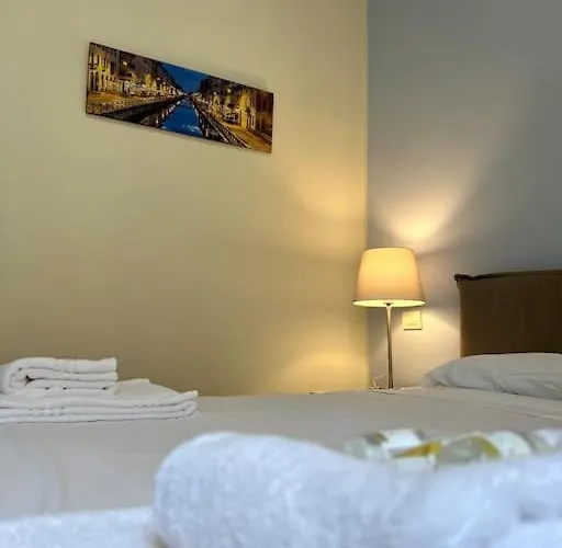 10 Min Da Navigli E Centro Milán