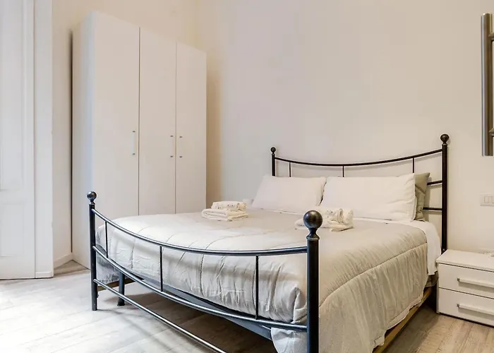 Elegance - - Via Spartaco - Porta Romana *