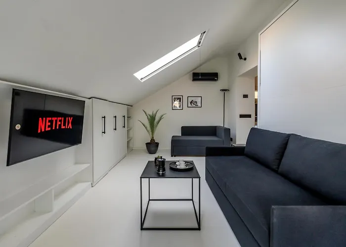 Navigli - Design With Private Terrace * מילאנו