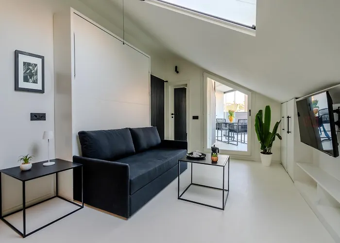 דירה Navigli - Design With Private Terrace מילאנו