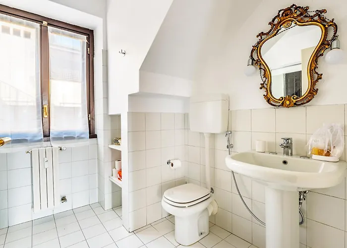 Elegant 2 Bedrooms Near Duomo *