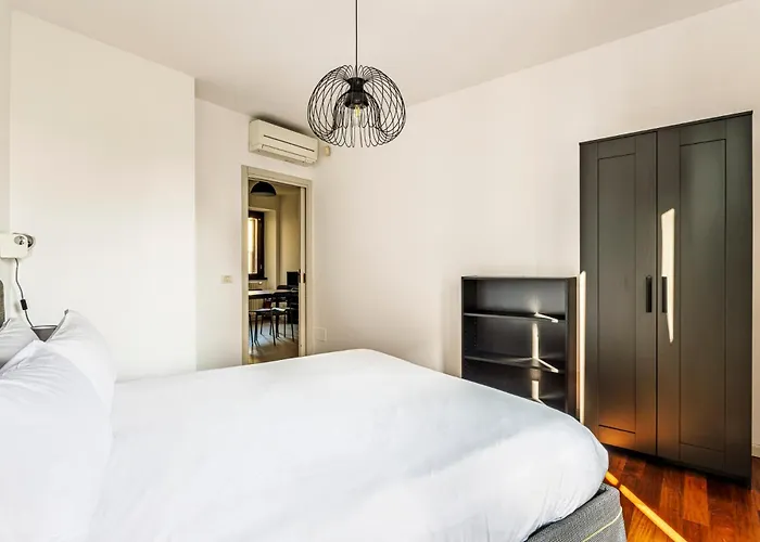Elegant 2 Bedrooms Near Duomo * Milán