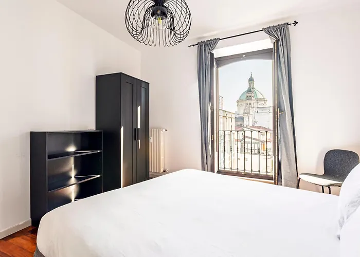 Elegant 2 Bedrooms Near Duomo Apartmán