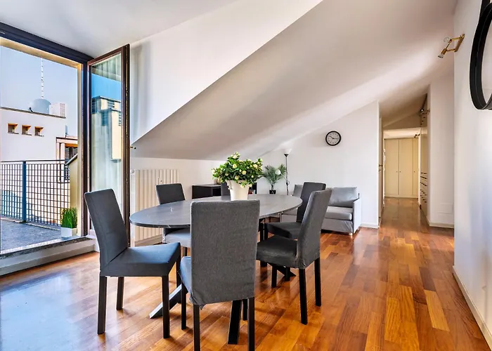 Elegant 2 Bedrooms Near Duomo