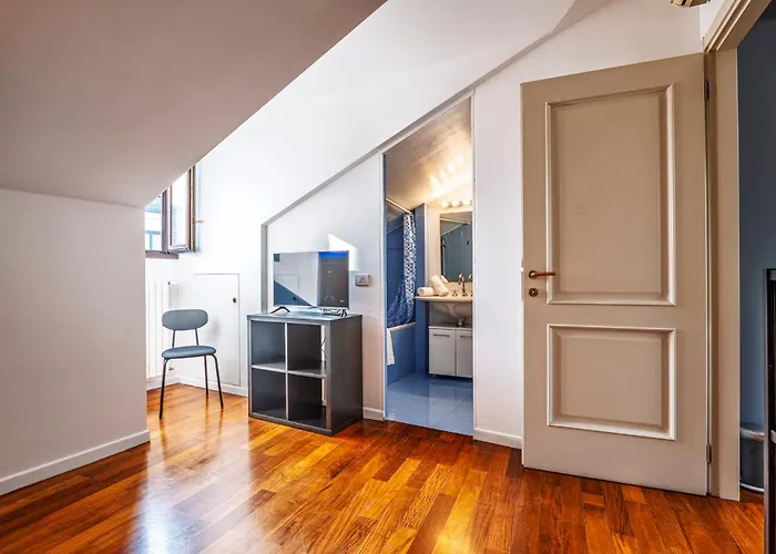 Elegant 2 Bedrooms Near Duomo 公寓 *