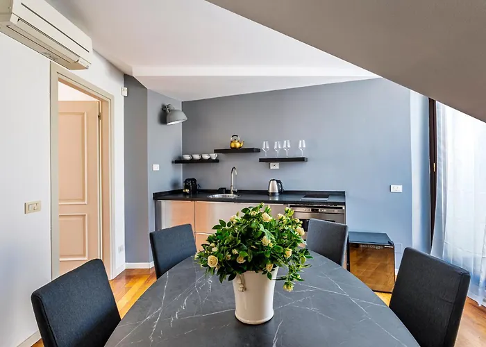 Elegant 2 Bedrooms Near Duomo *