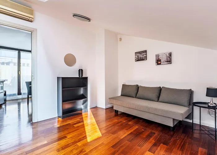 Elegant 2 Bedrooms Near Duomo Apartmán