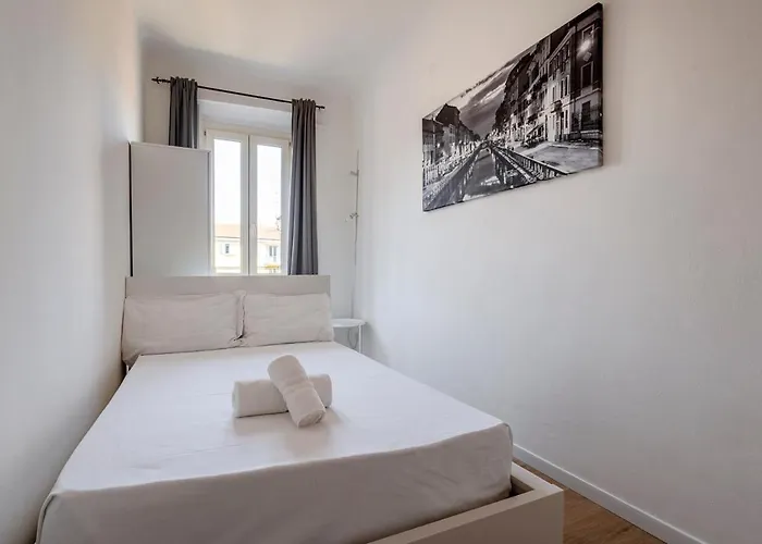 Exclusive 3 Bedrooms In Brera Apartament *