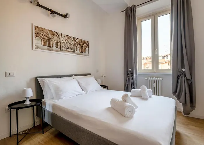 Exclusive 3 Bedrooms In Brera Apartament Mediolan