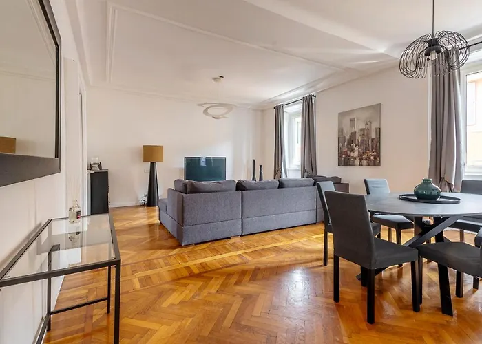 Exclusive 3 Bedrooms In Brera Mediolan