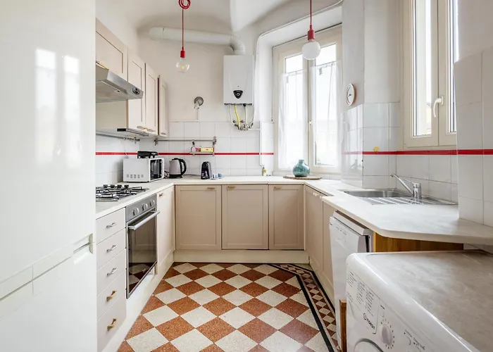 Exclusive 3 Bedrooms In Brera Apartament *