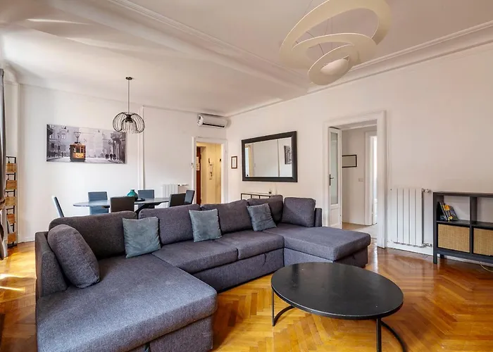 Exclusive 3 Bedrooms In Brera Apartament Mediolan