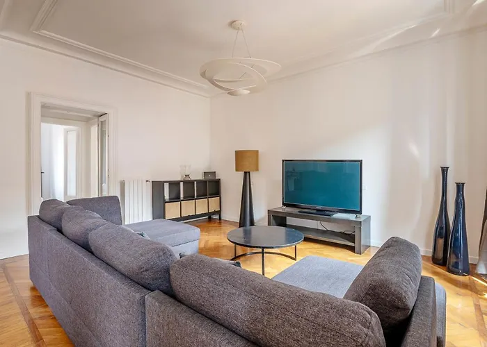 Exclusive 3 Bedrooms In Brera * Mediolan