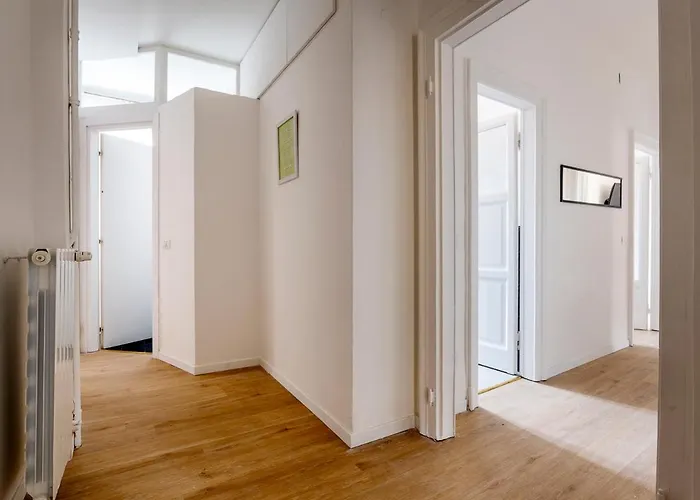 Exclusive 3 Bedrooms In Brera Apartament