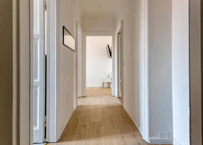 Exclusive 3 Bedrooms In Brera Apartament *