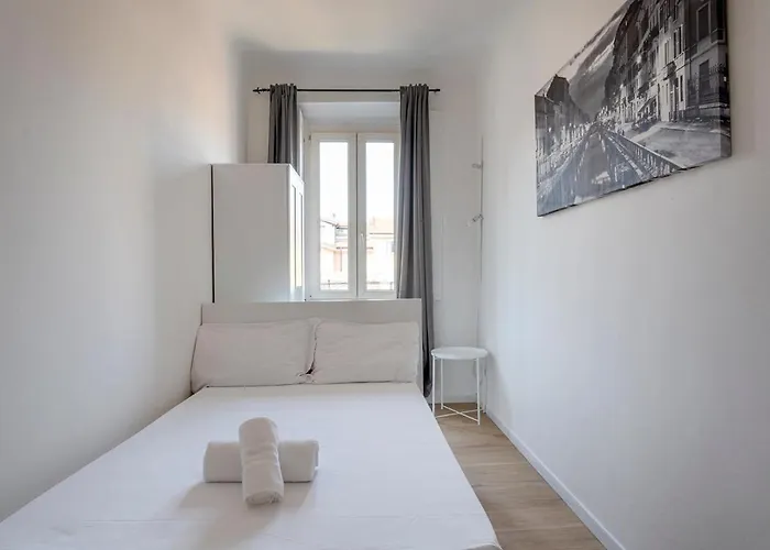 Exclusive 3 Bedrooms In Brera Apartament