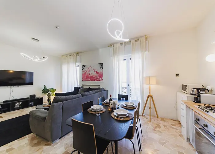 Luminoso In Porta Venezia شقة *