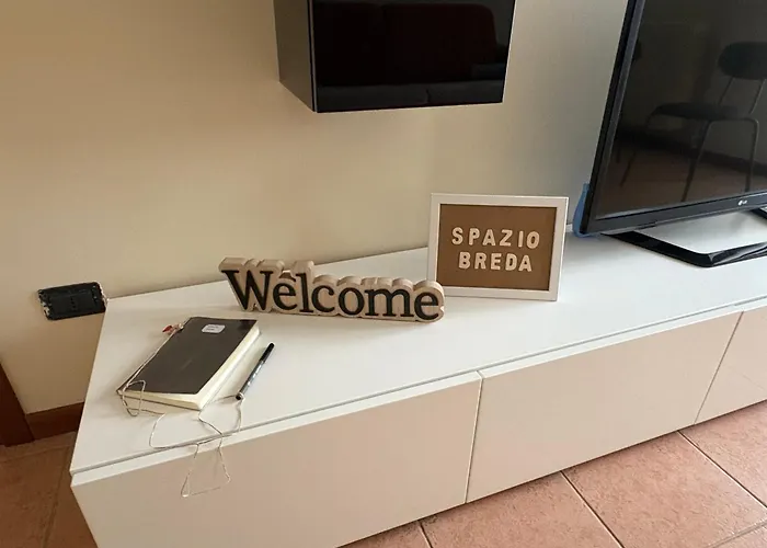 Spazio Breda - Free Parking, Private Garage, Metro M1, Balcony, 4 Guests Mediolan