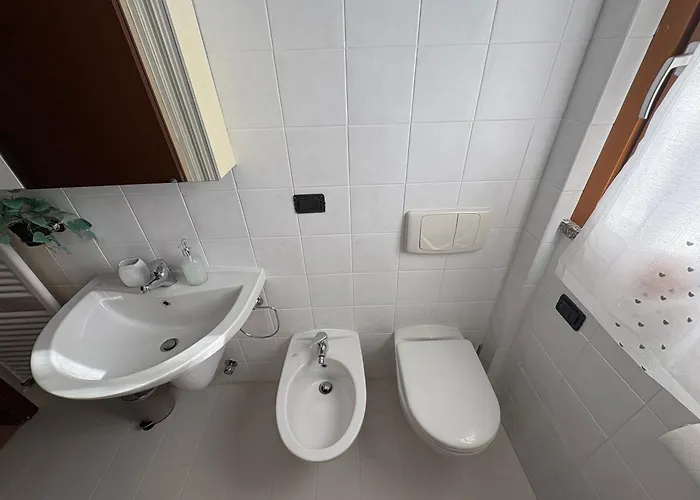 Spazio Breda - Free Parking, Private Garage, Metro M1, Balcony, 4 Guests Apartament *