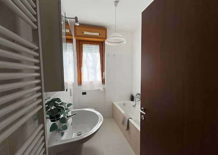 Spazio Breda - Free Parking, Private Garage, Metro M1, Balcony, 4 Guests Apartament Mediolan