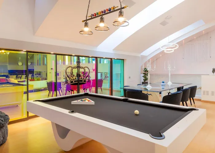 Piscina Interna Privata E A *