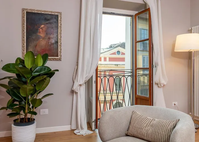 Luxurious & Spacious Flats In Duomo * Milaan