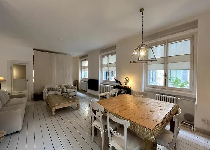 Stylish Courtyard Loft Citylife בית נופש