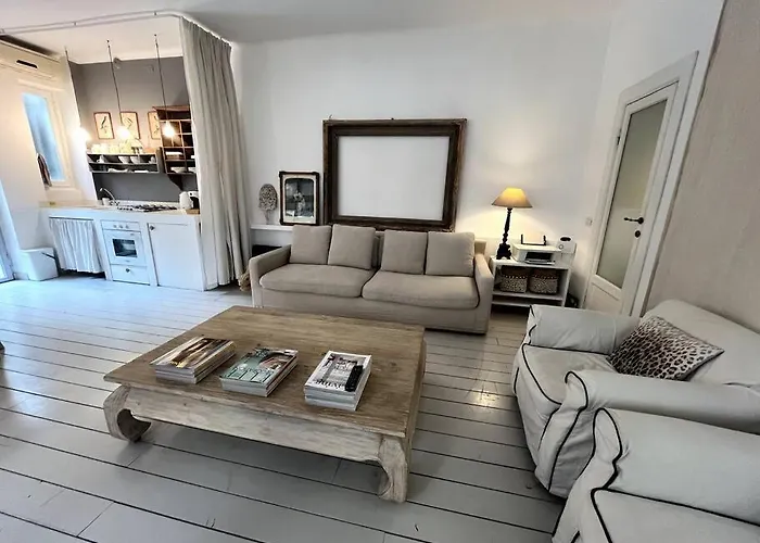 בית נופש Stylish Courtyard Loft Citylife *