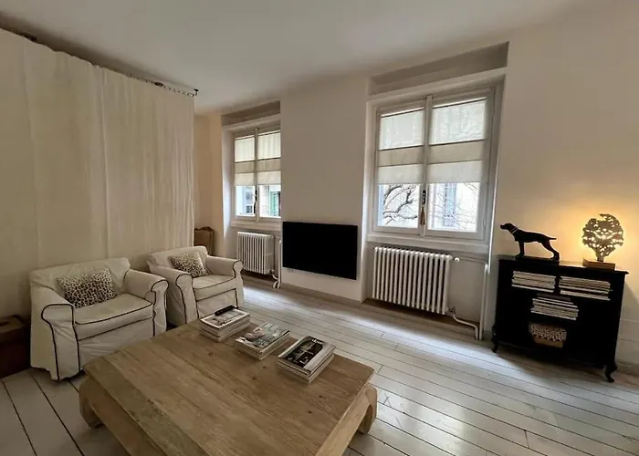 Stylish Courtyard Loft Citylife בית נופש