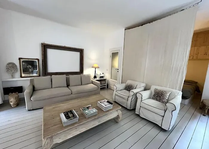 בית נופש Stylish Courtyard Loft Citylife *