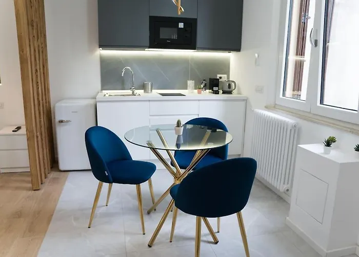 Luxury Sarpi Chinatown Apartment