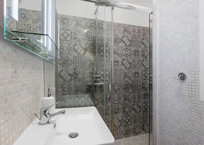 Life Elegant Penthouse With Terrace, Wi-fi Netflix, Subway 5 Min - Very Convenient Location *