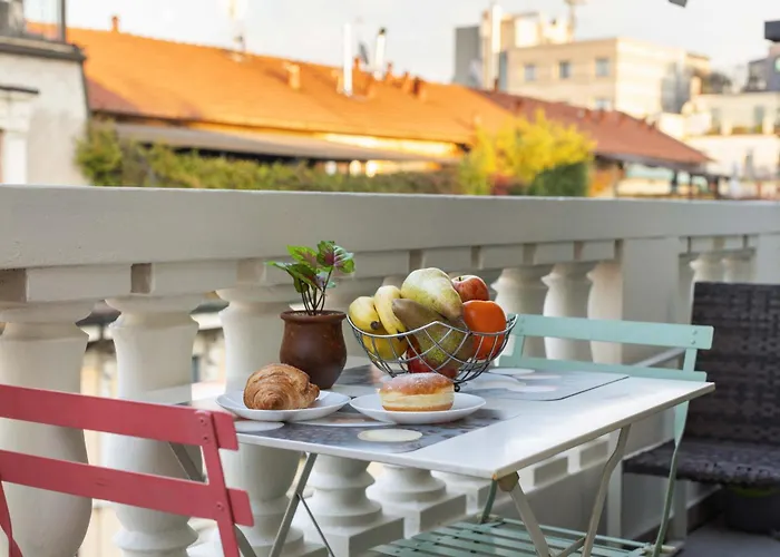 Life Elegant Penthouse With Terrace, Wi-fi Netflix, Subway 5 Min - Very Convenient Location 아파트