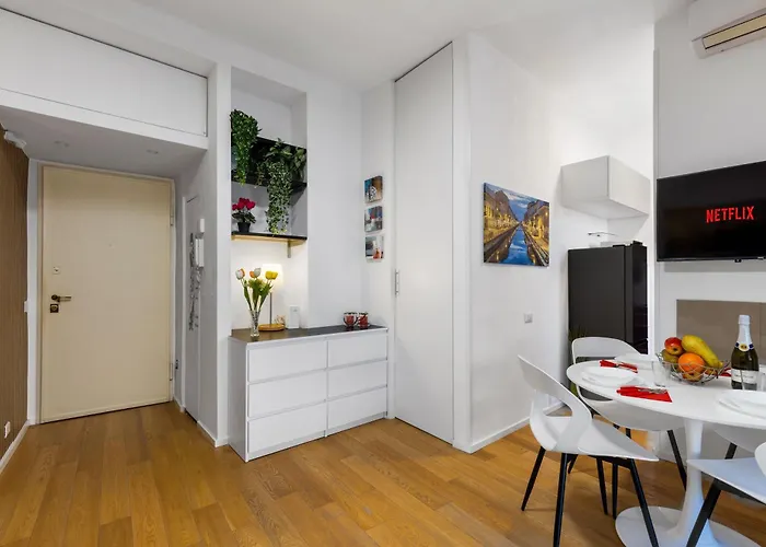 Life Elegant Penthouse With Terrace, Wi-fi Netflix, Subway 5 Min - Very Convenient Location * 밀라노