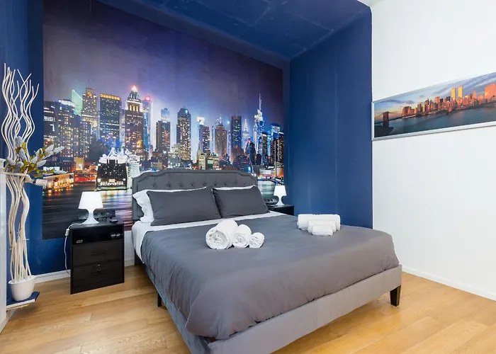 Life Elegant Penthouse With Terrace, Wi-fi Netflix, Subway 5 Min - Very Convenient Location شقة ميلان