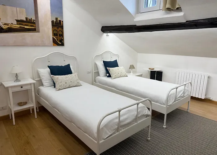 Sunny 2br Penthouse Near Milán