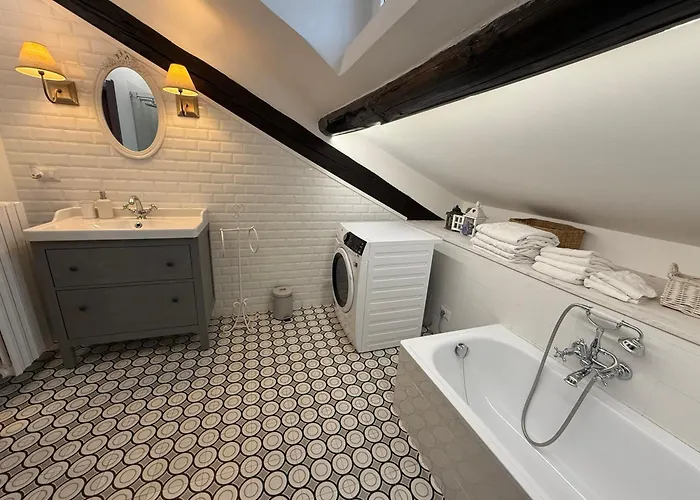 Sunny 2br Penthouse Near * Milán