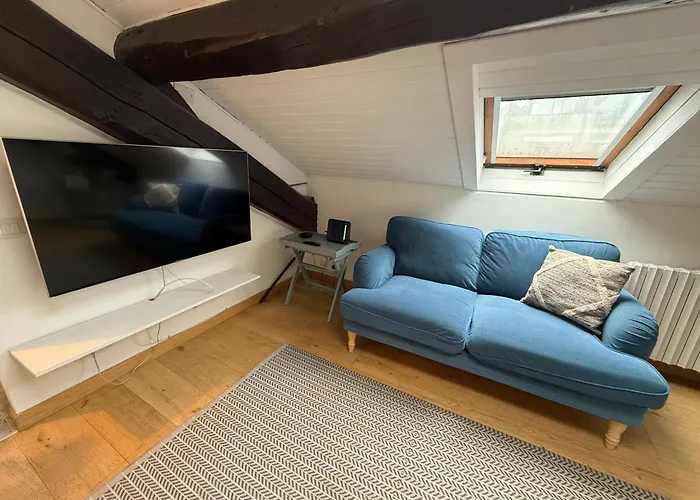 Sunny 2br Penthouse Near