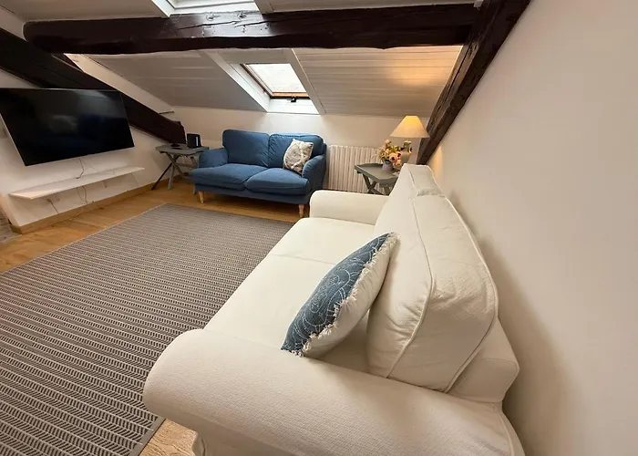 בית נופש Sunny 2br Penthouse Near