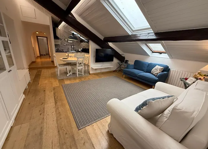 Prázdninový dům Sunny 2br Penthouse Near